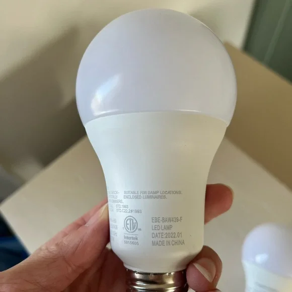 LED Smart Lightbulbs Lot - Picture 4 of 10